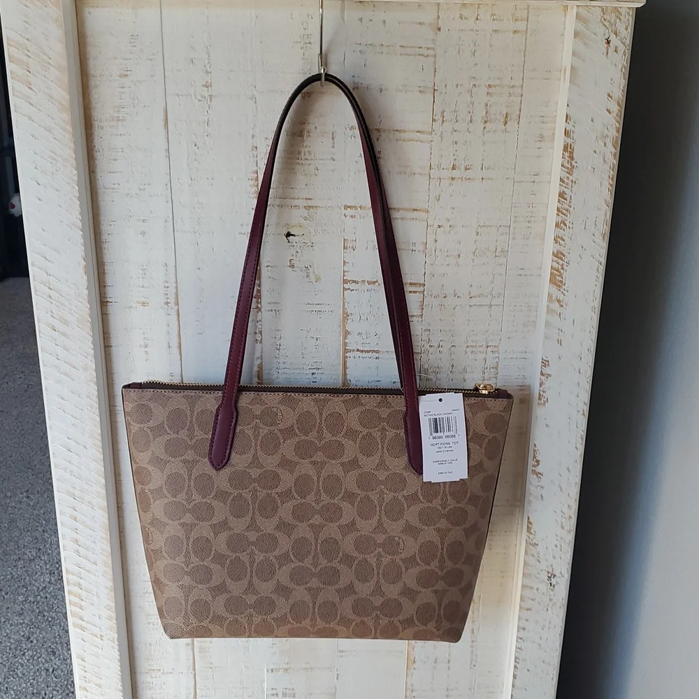 Coach Horse and Carriage Fiona Tote NWT - Picture 3 of 6